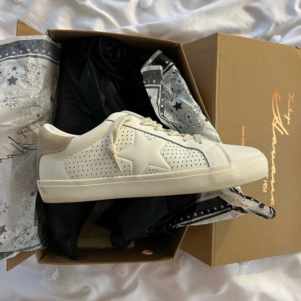 Vintage Havana sneakers 
white/cream 
size 8.5